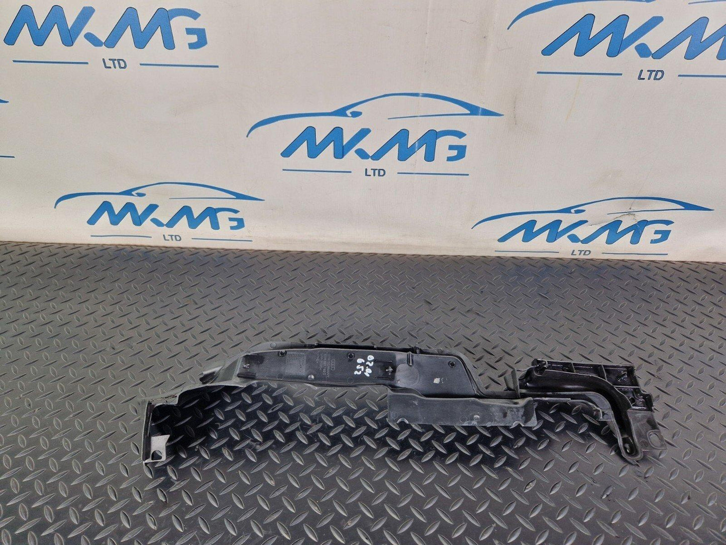 16-24 AUDI A5 F5 COUPE OEM FRONT LEFT WING FENDER SEAL TRIM 8W6821169C