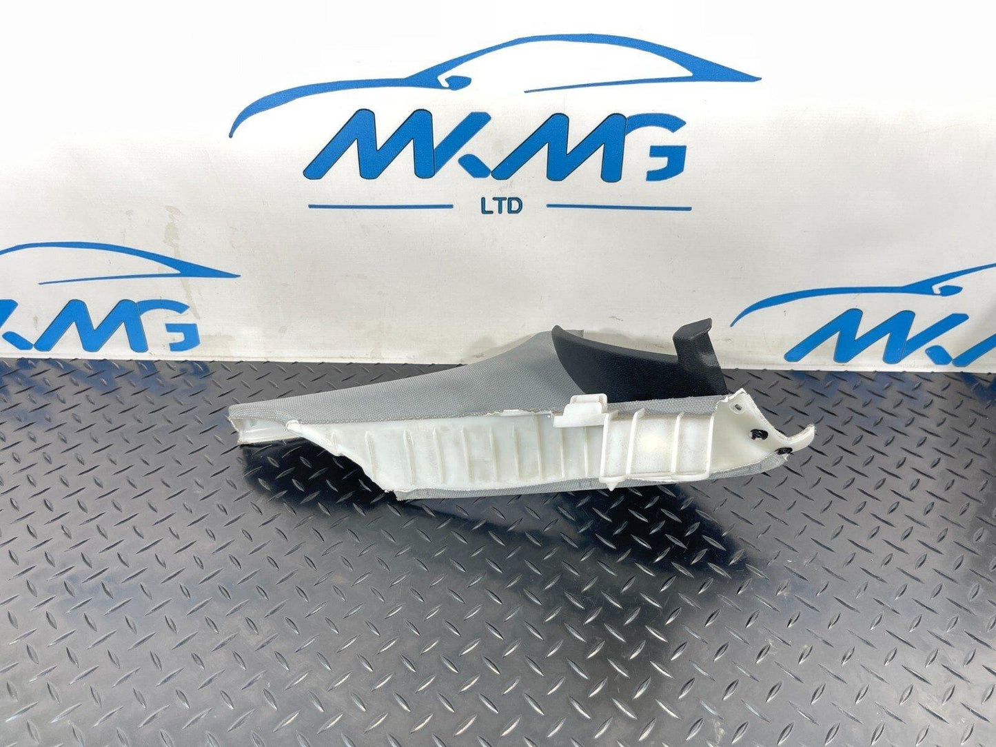 16-19 AUDI A4 B9 REAR LEFT PASSENGER SIDE C-PILLAR 8W5867287