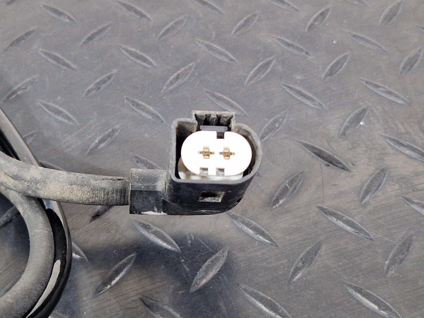14-21 MERCEDES BENZ C200d W205 REAR RIGHT O/S PARKING BRAKE & BRAKE WEAR SENSOR