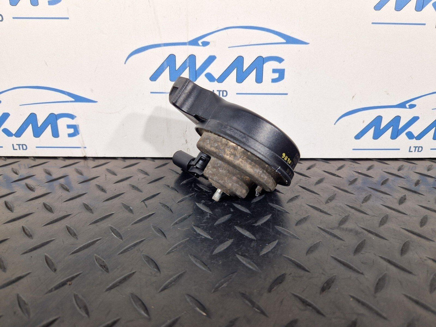 14-21 MERCEDES BENZ C-CLASS W205 GENUINE FRONT RIGHT N/S HORN SIGNAL A2055420820