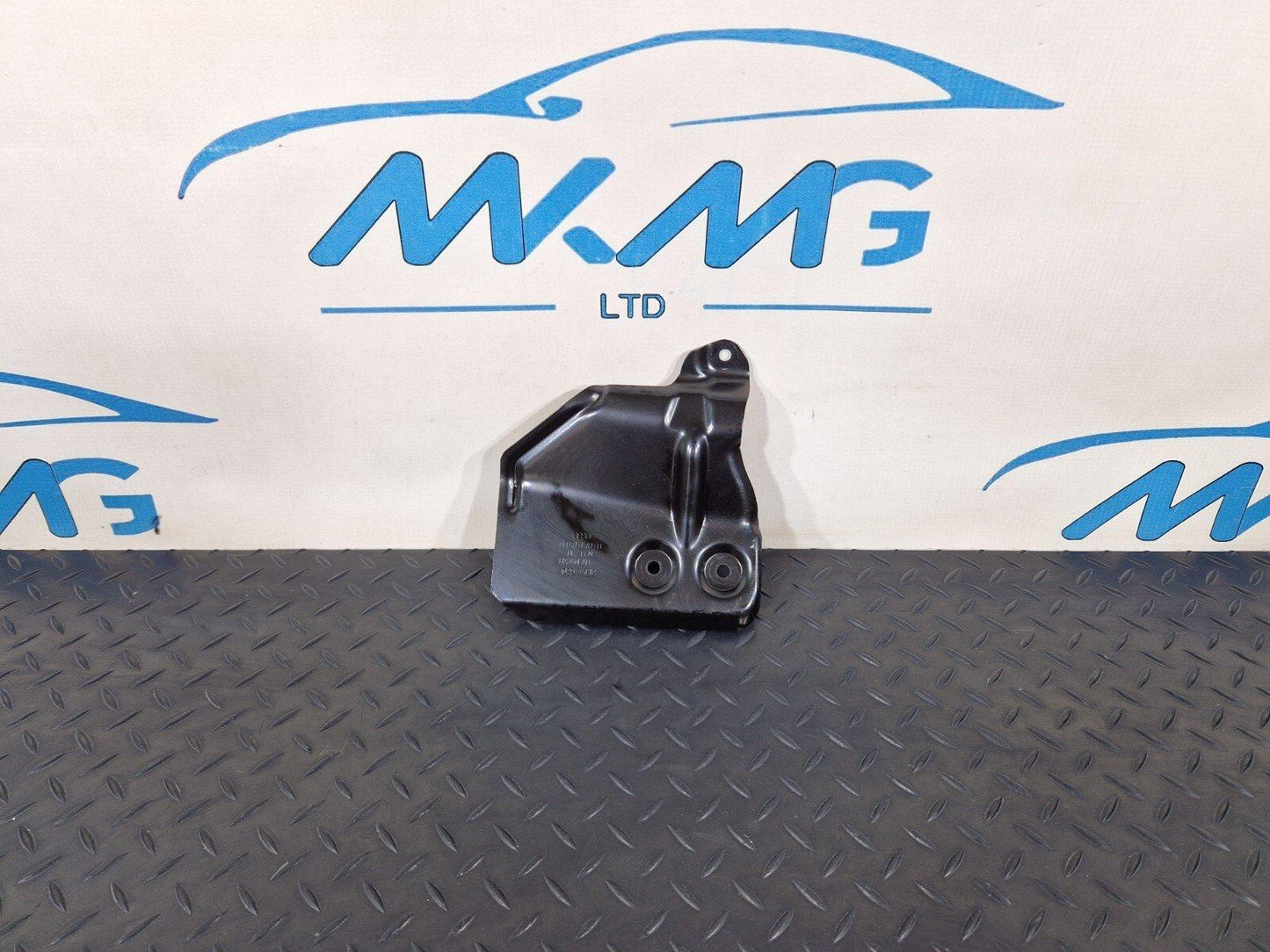 12-17 AUDI S5 CONVERTIBLE RIGHT SIDE O/S SEAT BELT ANCHOR PLATE 8F0857785B