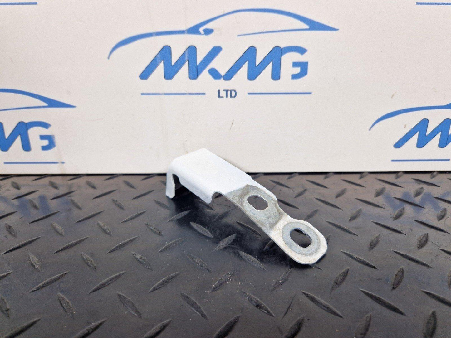 16-23 AUDI S5 COUPE GENUINE WING FENDER BRACKET FRONT RIGHT 8W6821434
