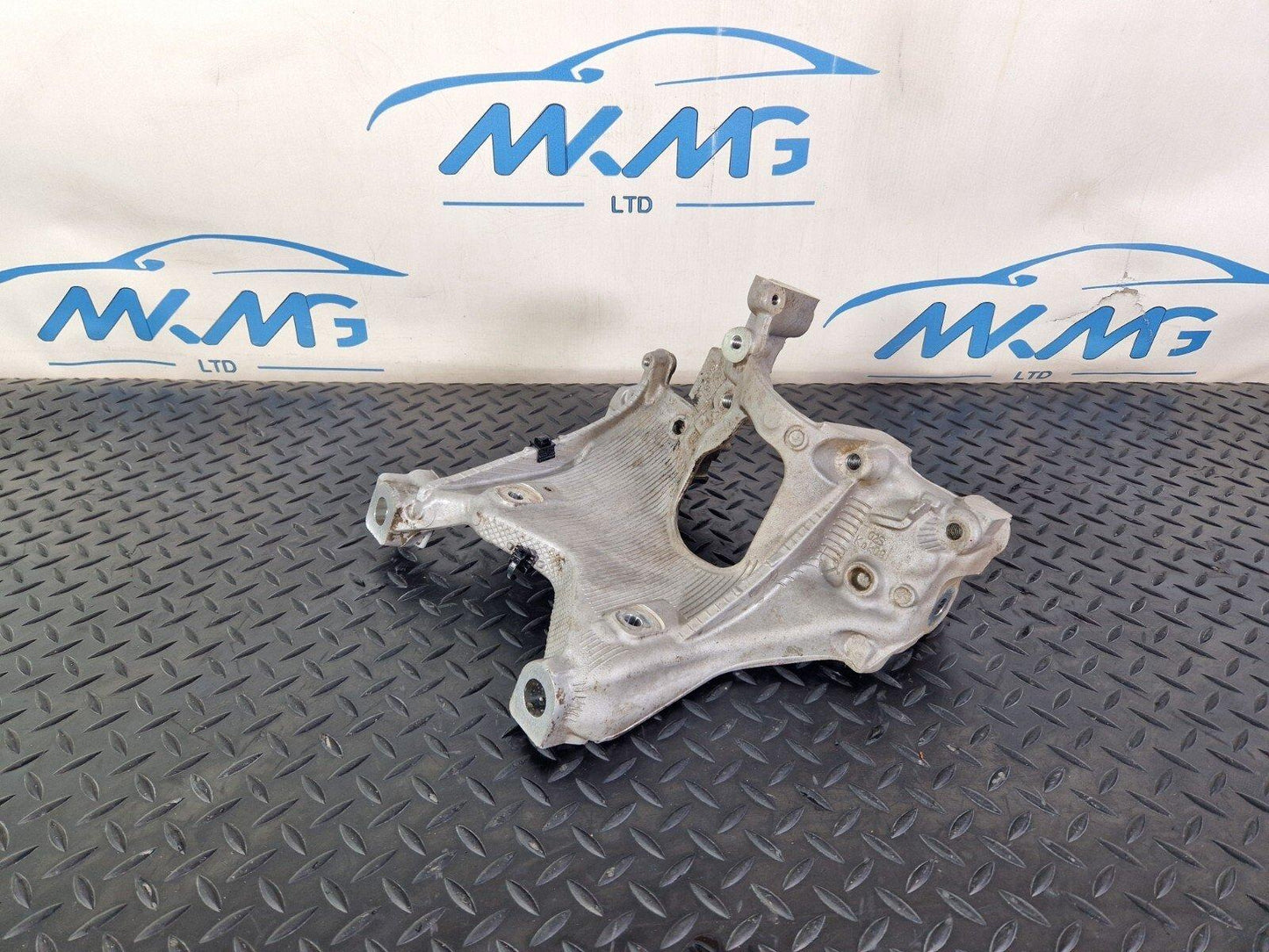 16-19 AUDI A4 B9 GENUINE FRONT LEFT SIDE N/S SUBFRAME BRACKET MOUNT 8W0399295E