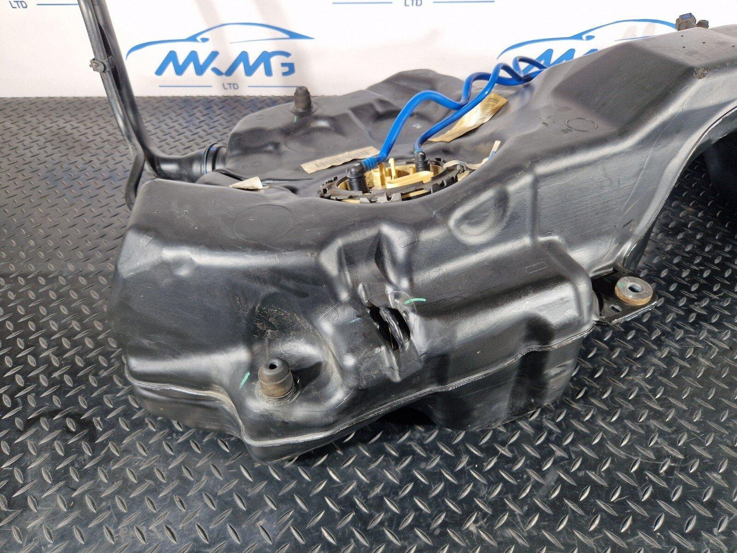 16-19 AUDI A4 B9 QUATTRO 2.0TDI DIESEL ENGINE FUEL TANK & PUMP 8W0201021CL