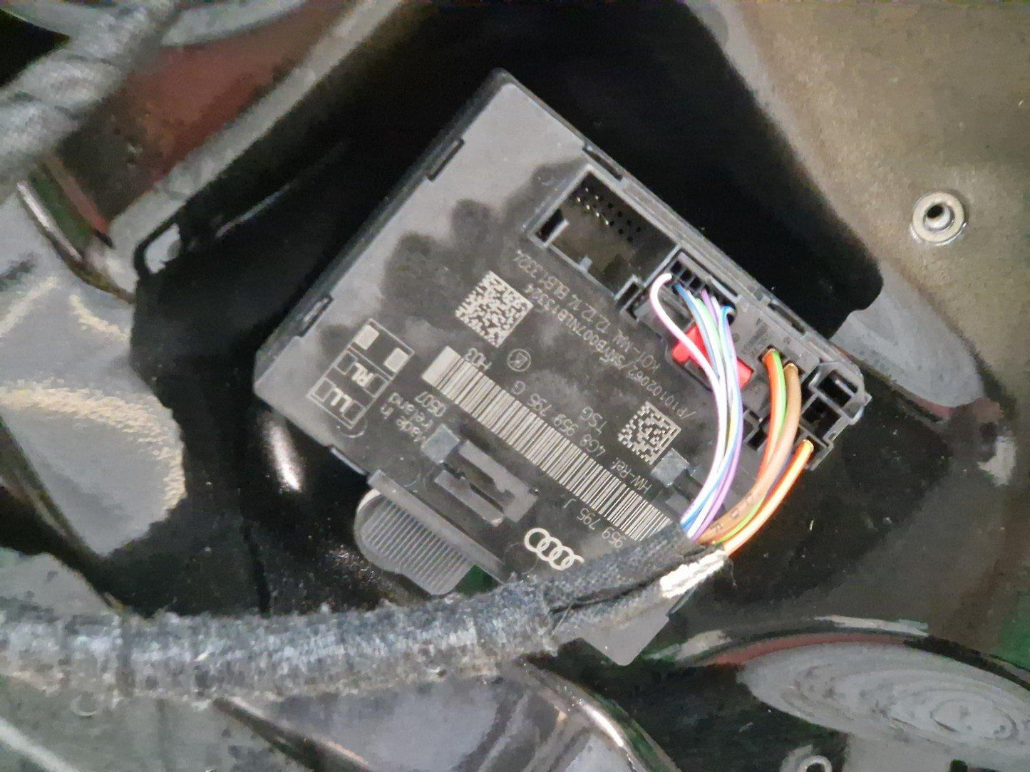 12-18 AUDI A6 C7 SALOON REAR LEFT N/S COMPLETE DOOR IN BLACK (NEEDS REPAINTING)