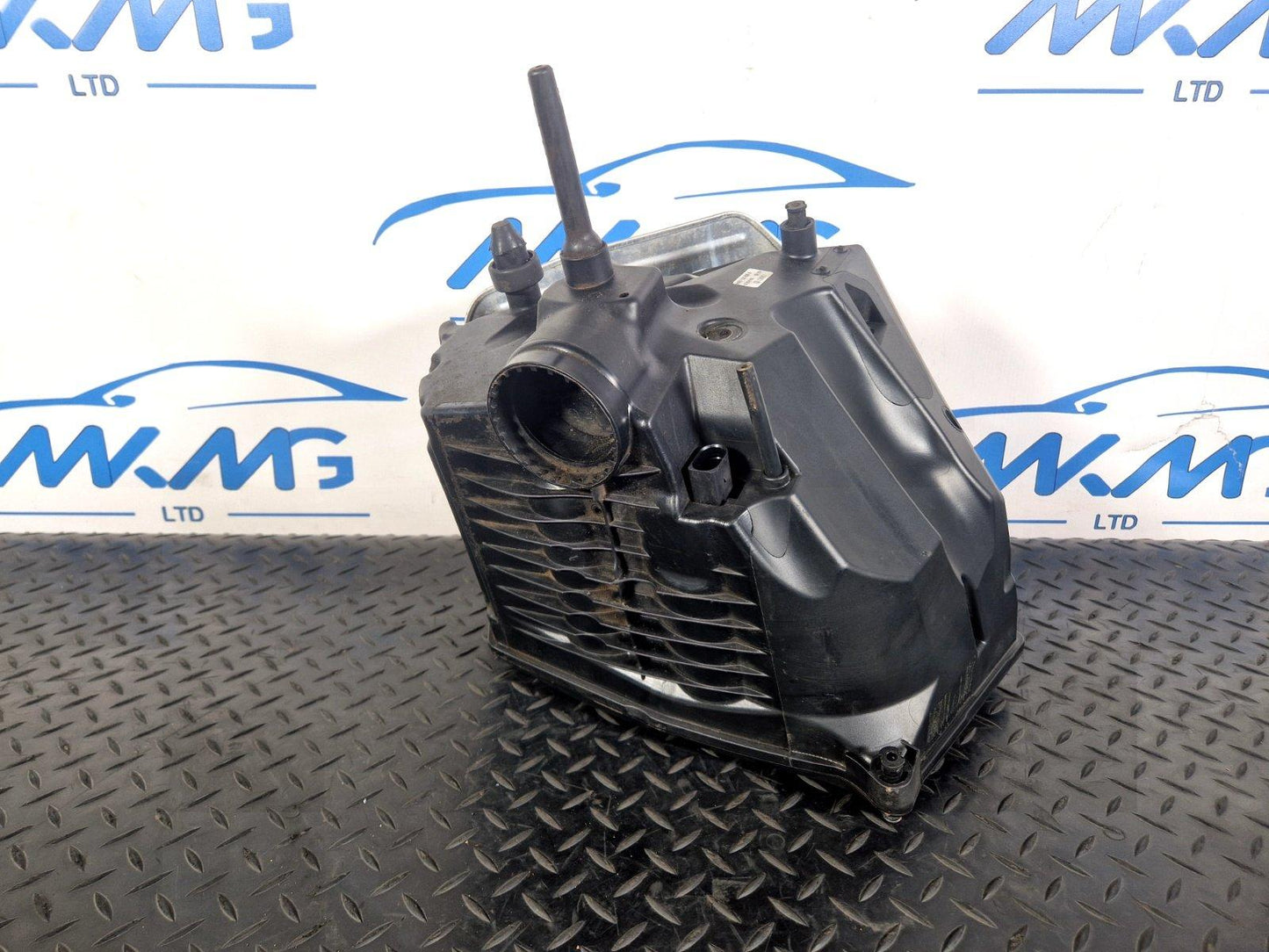 16-19 AUDI A4 B9 2.0TDI DEU DIESEL ENGINE GENUINE AIR FILTER BOX 8W0133835D