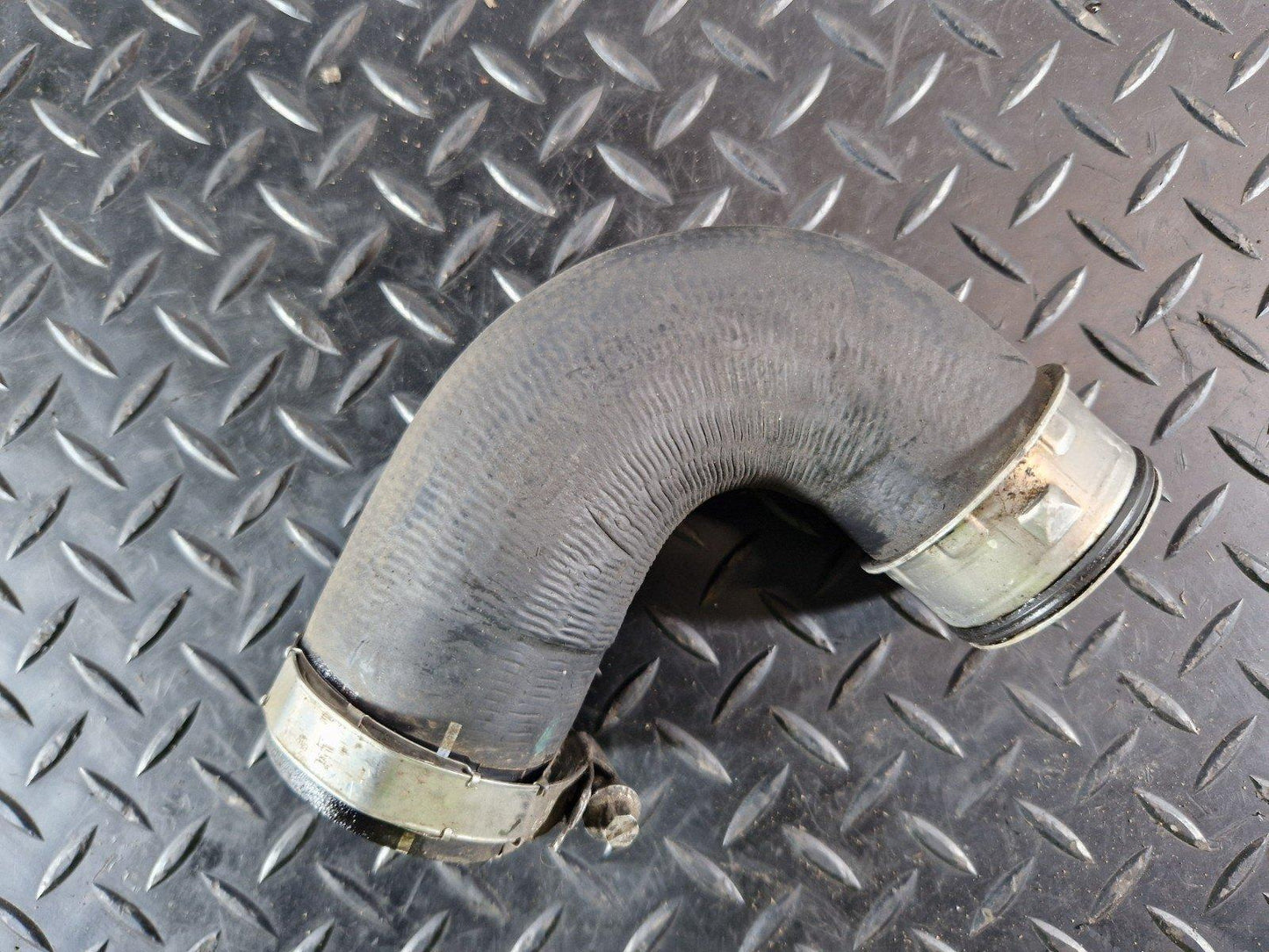 10-18 VW TOUAREG 7P GENUINE INTERCOOLER PIPE HOSE 7P0145708A