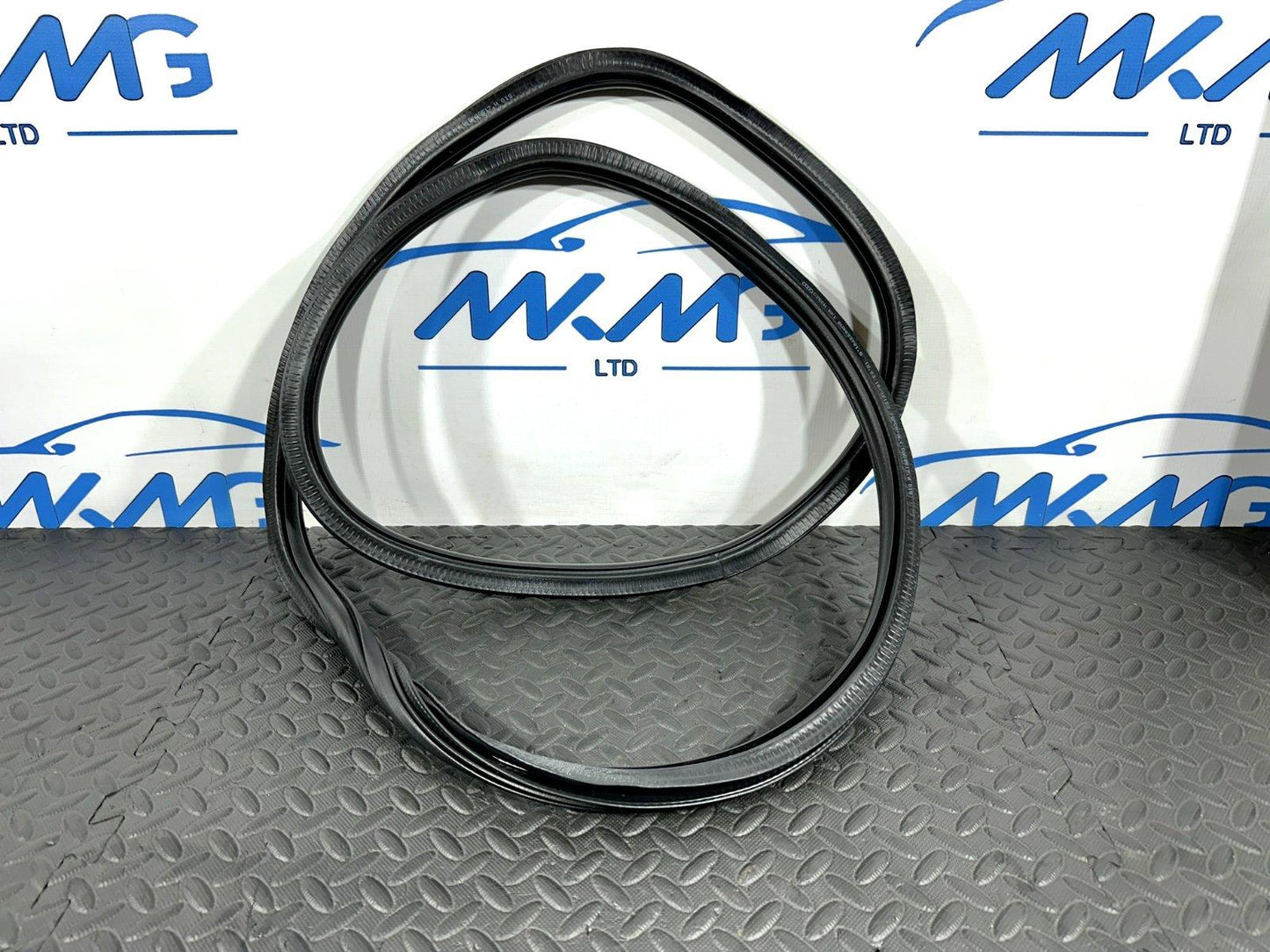 16-19 AUDI A4 B9 AVANT GENUINE REAR RIGHT SIDE DOOR SEAL 8W9833721