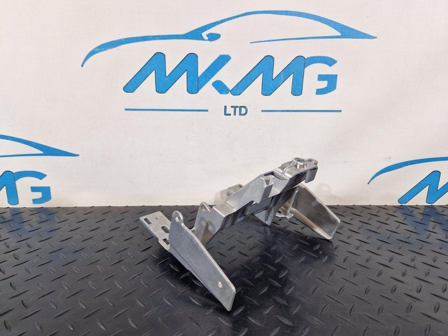 10-15 AUDI Q7 4L OEM FRONT LOWER CENTER CONSOLE ARMREST MOUNT BRACKET 4L0864283