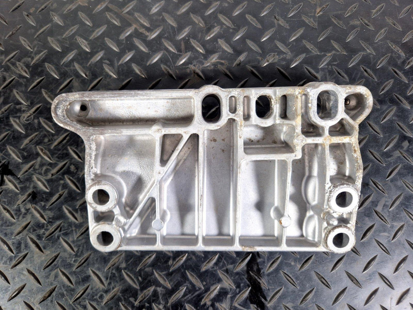 17-20 VW E-GOLF MK7.5 GENUINE LEFT N/S/F ENGINE MOUNT BARCKET 5QE199587A