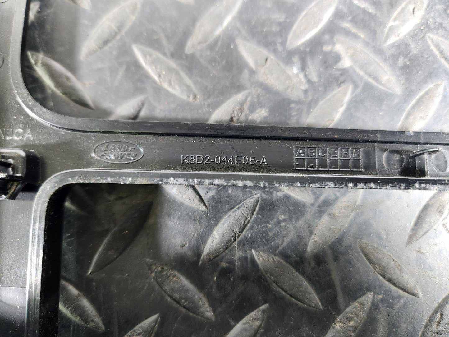 19-ON RANGE ROVER EVOQUE L551 GENUINE CONSOLE TRIM K8D2044E06A