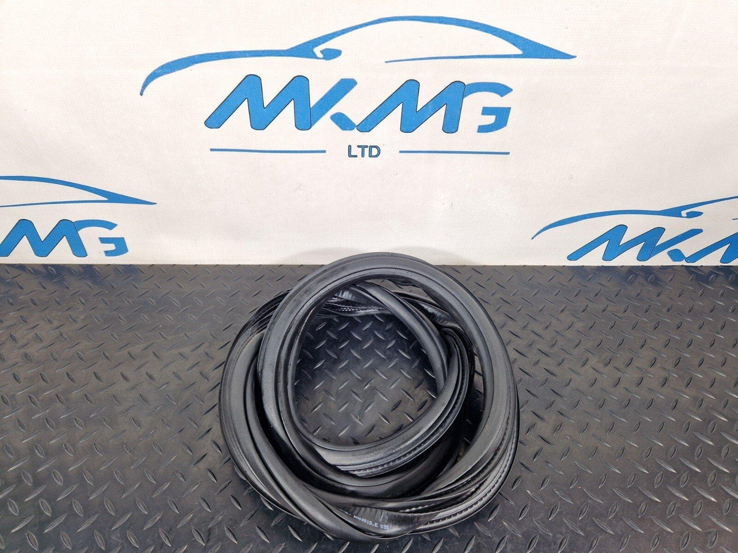 16-19 AUDI A4 B9 GENUINE REAR DOOR RUBBER SEAL FITS LEFT & RIGHT 8W5833721