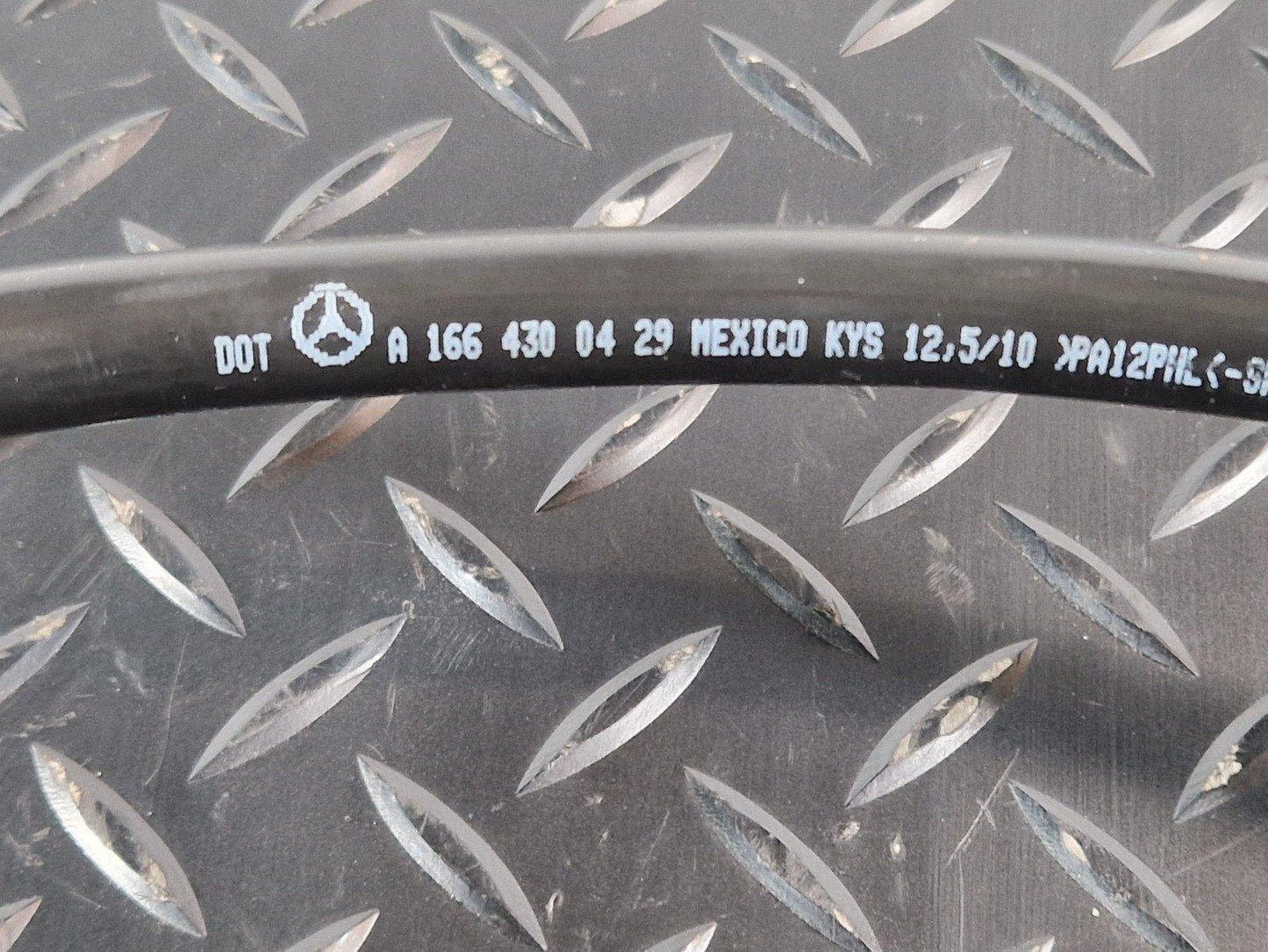 11-19 MERCEDES BENZ ML W166 GENUINE VACUUM PIPE LINE TUBE HOSE A1664300429