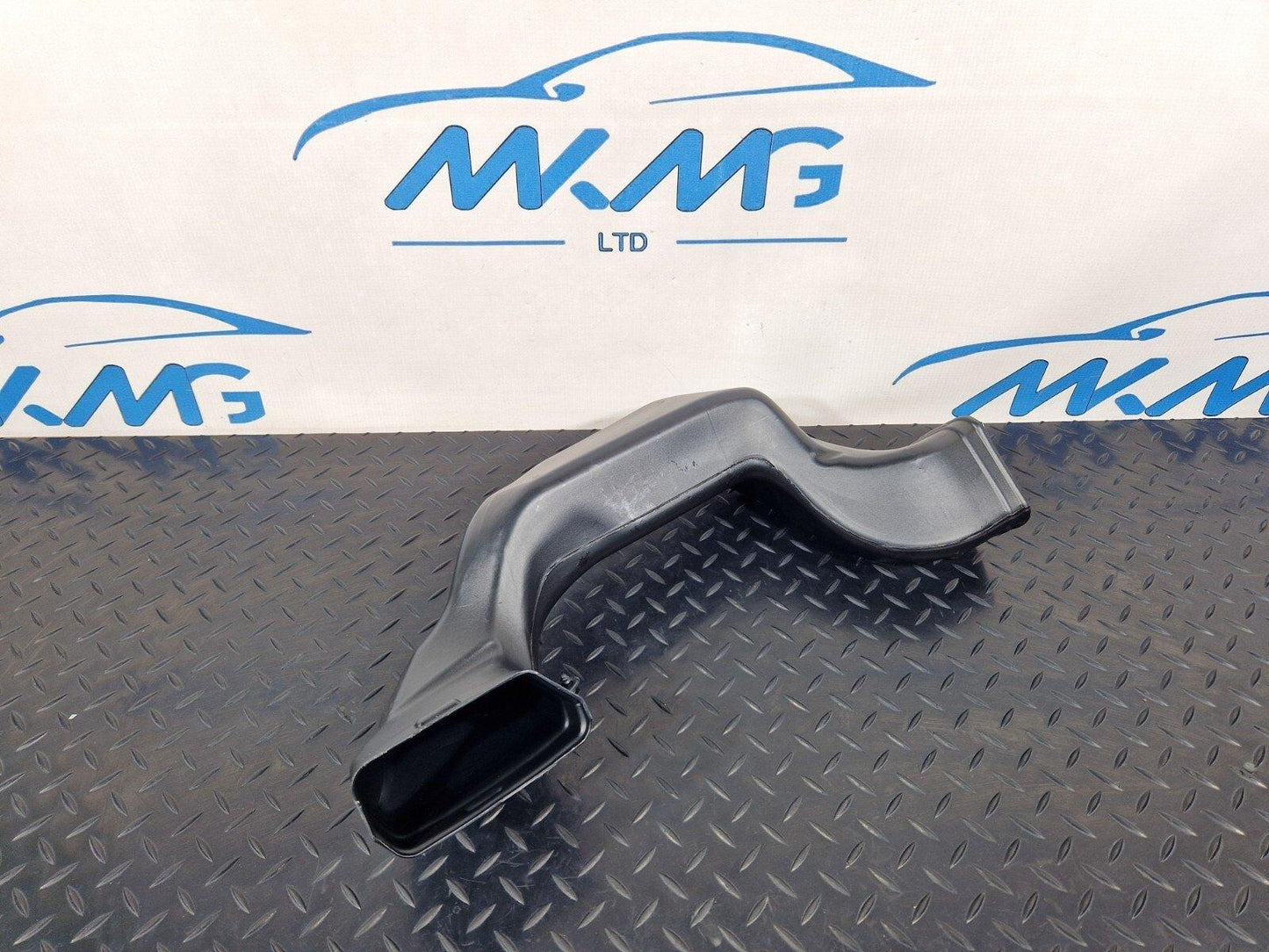 16-23 AUDI A5 F5 SPORTBACK S-LINE AIR GUIDE 8W2819655