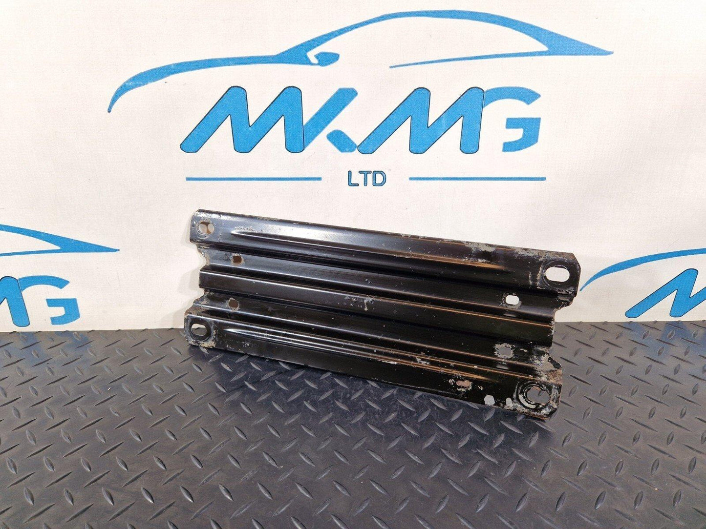 18-ON MERCEDES BENZ A CLASS W177 OEM UNDERBODY PANEL MOUNT BRACKET A1776161900