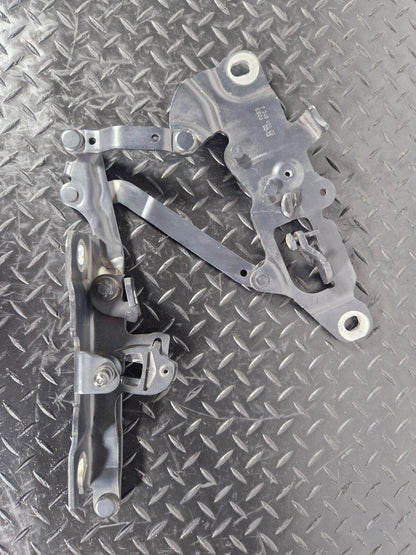 11-18 BMW 6 SERIES F06 BONNET HINGE DRIVER RIGHT SIDE 7249888