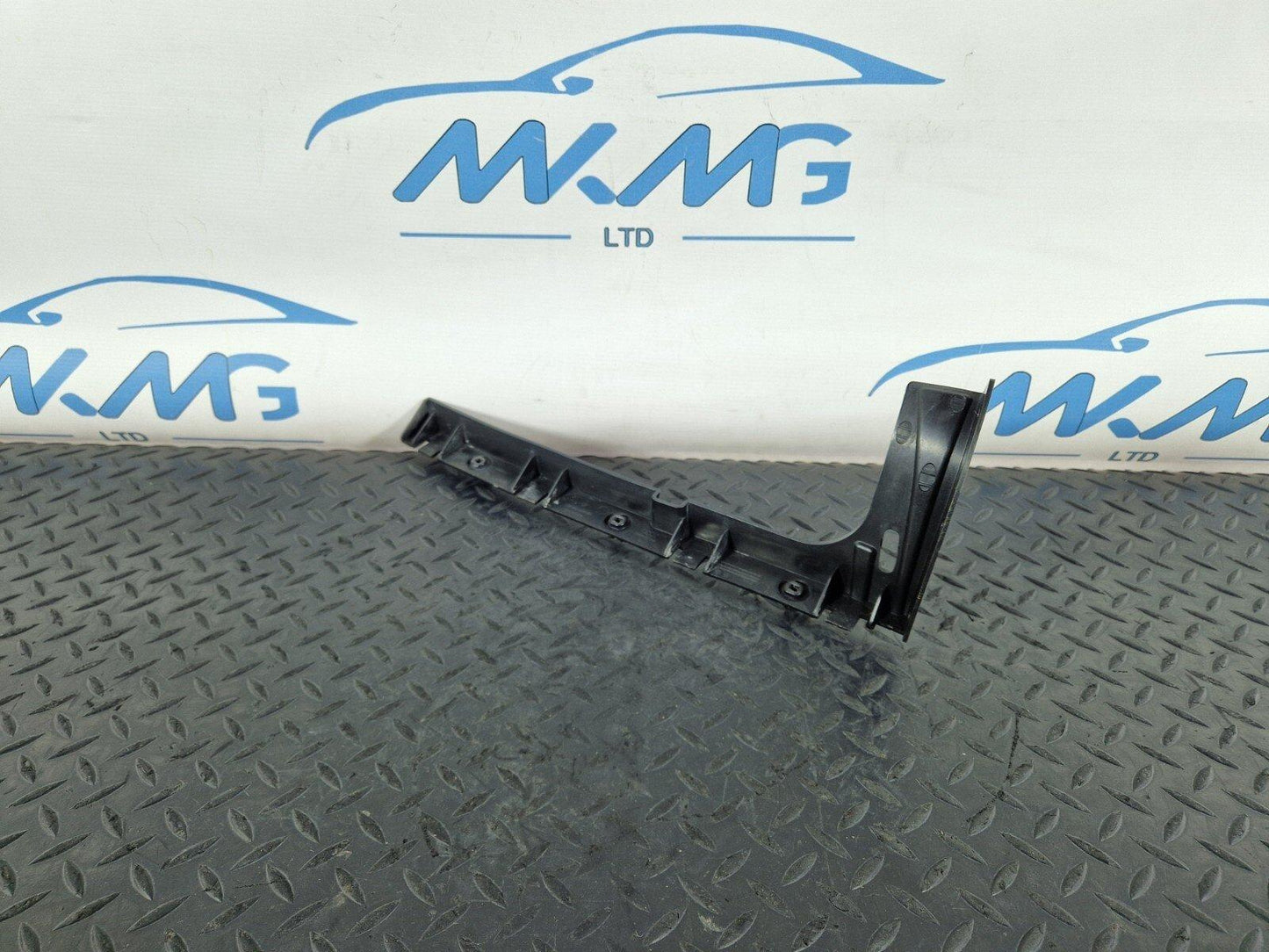 10-17 AUDI A8 4H REAR LEFT N/S BUMPER GUIDE BRACKET MOUNT 4H0807453B