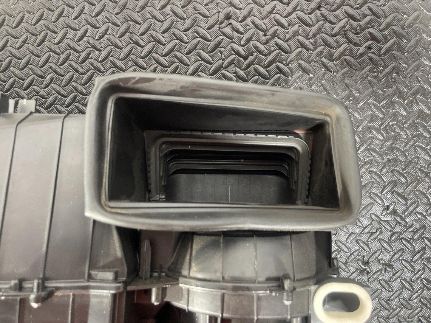 12-18 MERCEDES BENZ A CLASS W176 GENUINE HEATER MATRIX BOX A2468307000