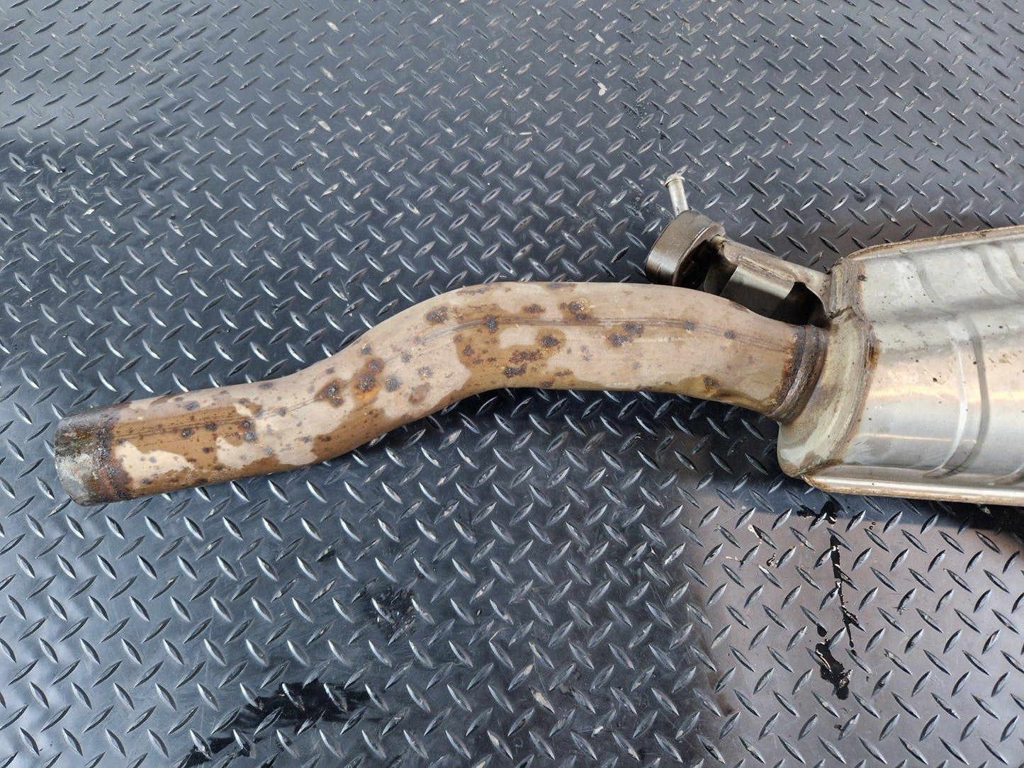 16-19 AUDI A4 B9 2.0 TDI DIESEL DETA / DET EXHAUST SILENCER 8W0253411R
