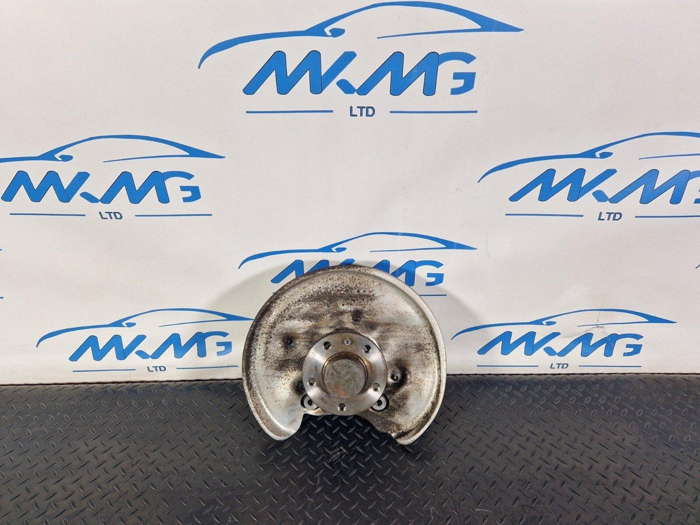 16-19 AUDI A4 B9 N/S/R REAR LEFT SIDE WHEEL HUB & BEARING 8W0505435T 8W0615611D