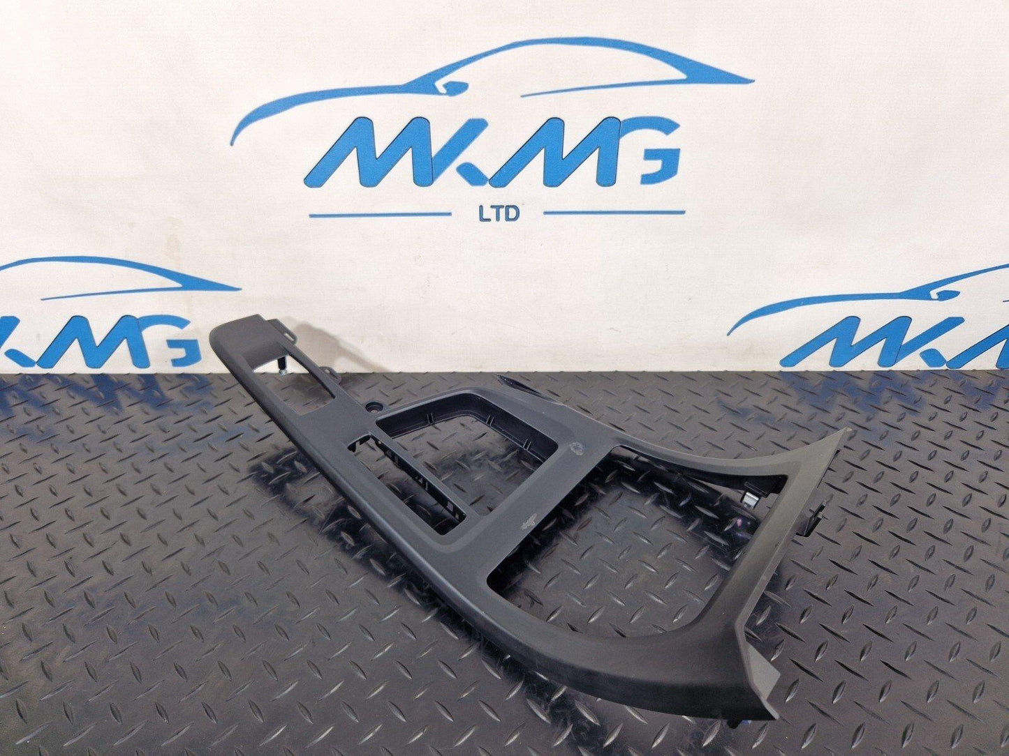 16-22 BMW X1 F48 FRONT CENTRE CONSOLE TRIM BLACK 9292548 MINOR SCRATCHES