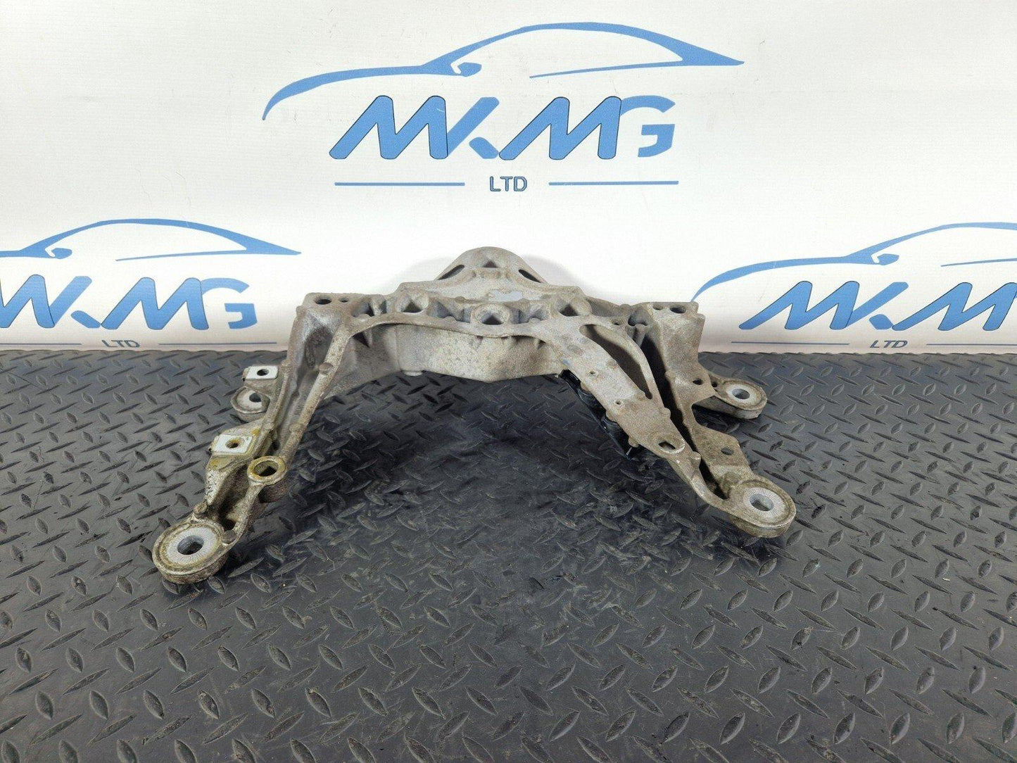 16-19 AUDI A4 B9 GENUINE OEM MANUAL GEARBOX TRANSMISSION BRACKET 8W0399262AD