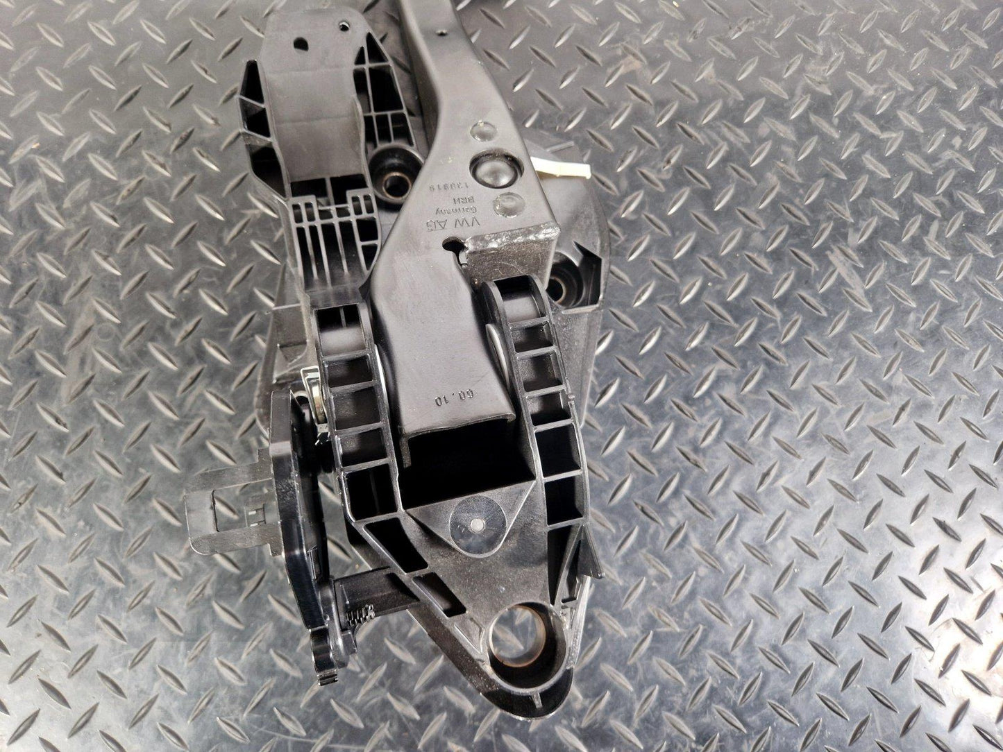 17-20 VW GOLF MK7 MK7.5 GENUINE BRAKE PEDAL ASSEMBLY 5Q2723058AN