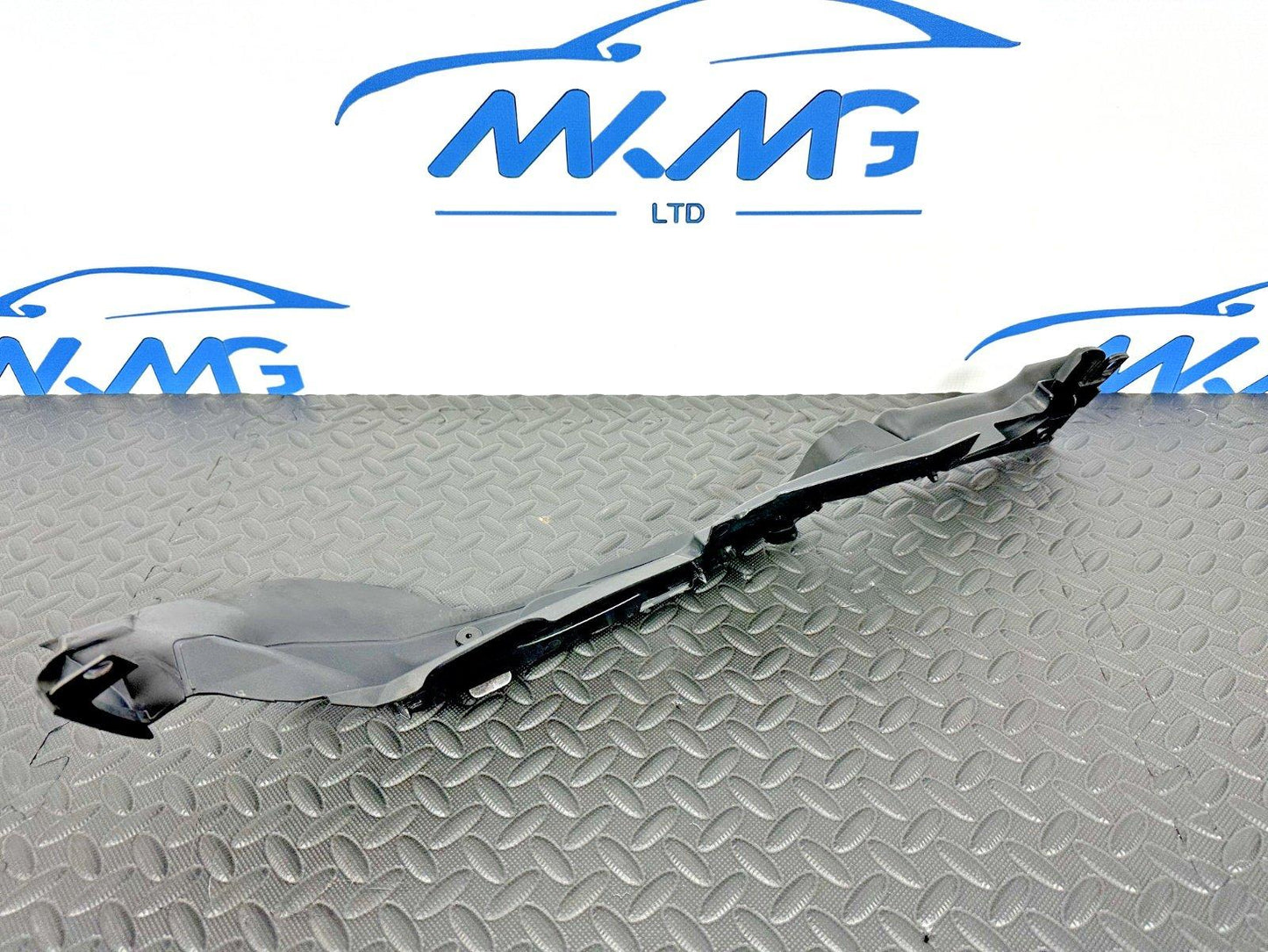 16-19 AUDI A4 B9 SALOON GENUINE RIGHT DRIVER SIDE WING PANEL SEAL 8W0821170
