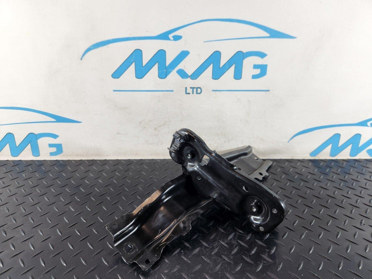 19-ON MERCEDES BENZ B CLASS W247 BATTERY MOUNT HOLDER BRACKET A1776265300