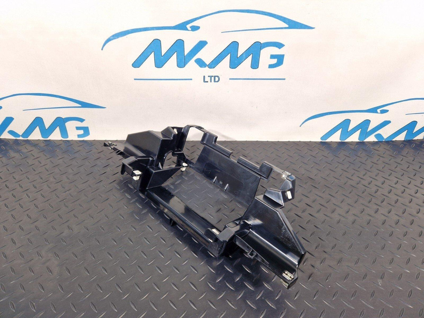 18-ON MERCEDES SPRINTER W907 DASHBOARD RADIO SURROUND TRIM FRAME A9108270600