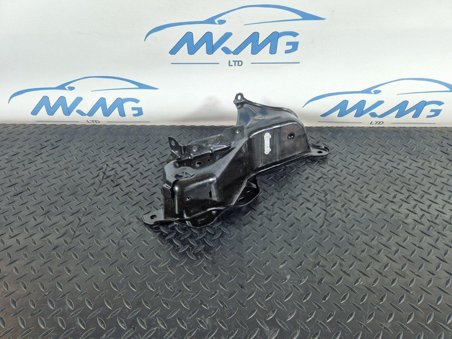 14-21 MERCEDES BENZ C300h W205 OEM LEFT BOOT LINER BRACKET A2056308701