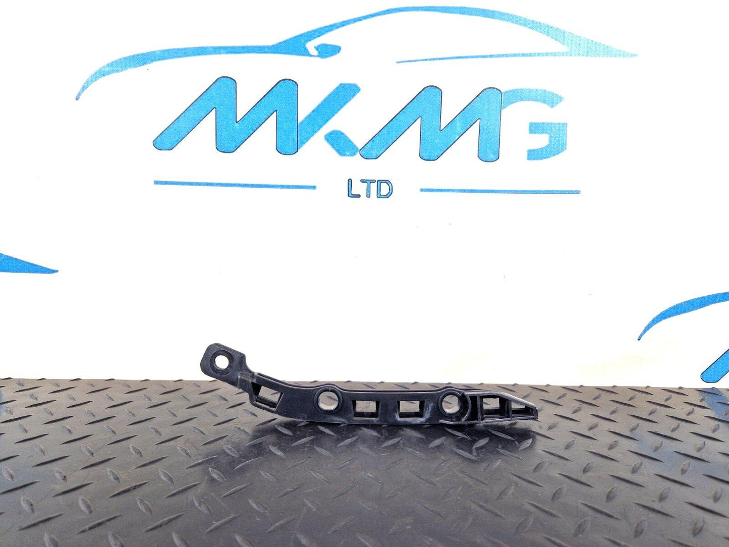 14-19 MERCEDES BENZ GLA X156 OEM REAR BUMPER RIGHT SUPPORT BRACKET A1568850421