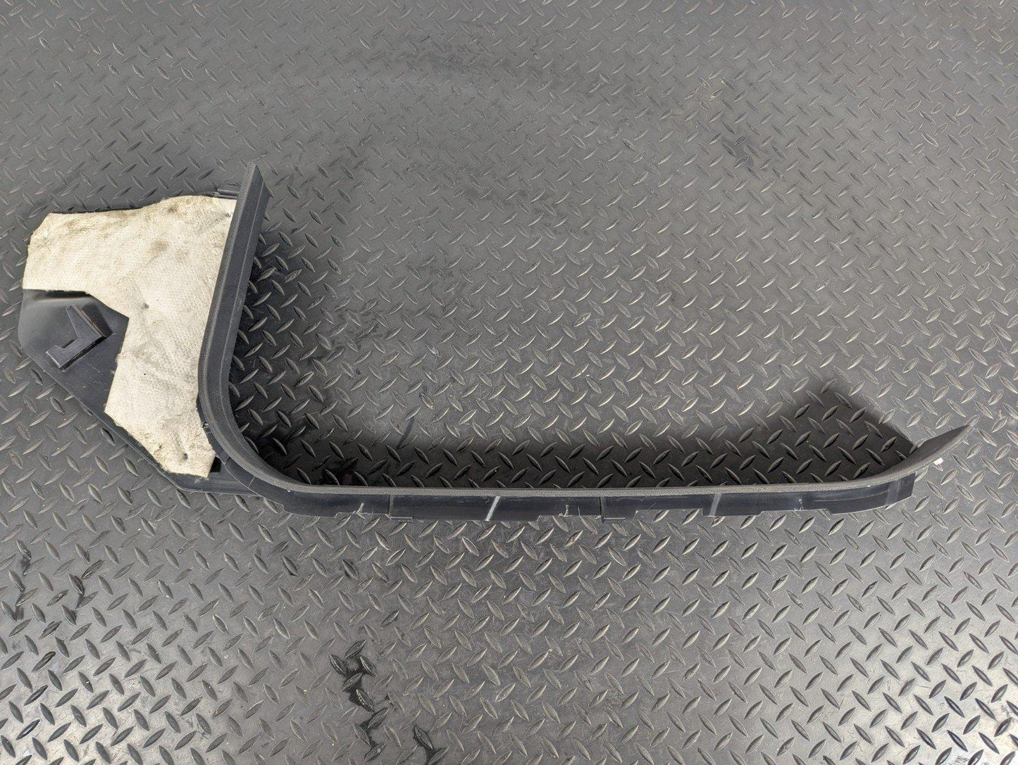 11-19 MERCEDES BENZ ML W166 GENUINE FRONT LEFT UNDERDOOR TRIM A1666801735