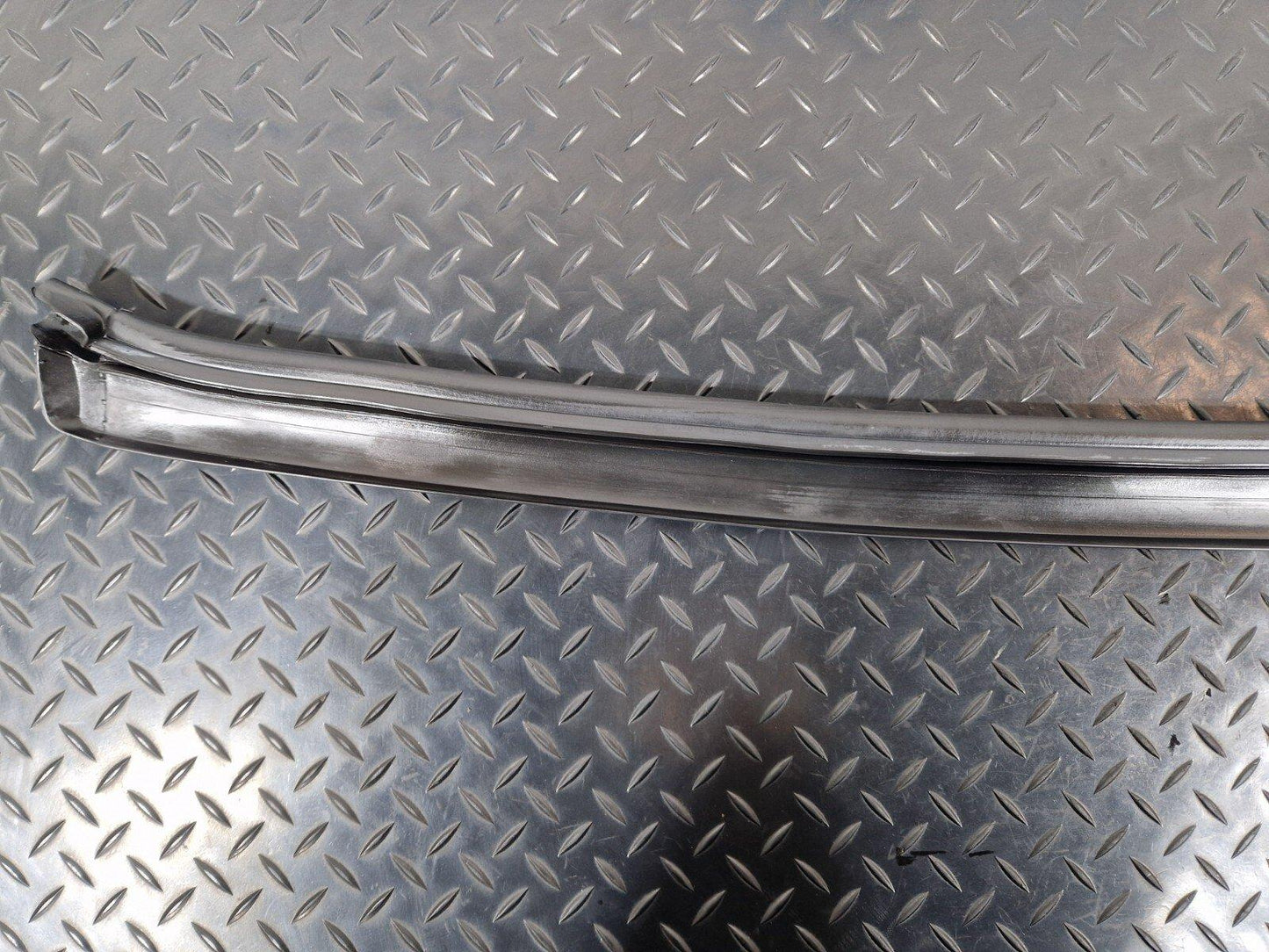 11-18 BMW 6 SERIES F06 GENUINE ENGINE HOOD SEALING RUBBER 7211920