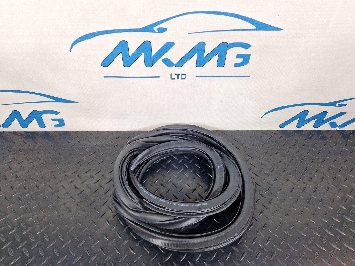 16-19 AUDI A4 B9 GENUINE REAR DOOR RUBBER SEAL FITS LEFT & RIGHT 8W5833721