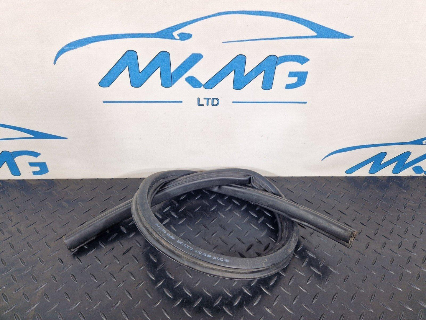 10-18 AUDI A7 4G S-LINE GENUINE ENGINE BAY BONNET RUBBER WEATHER SEAL 4G8823723A