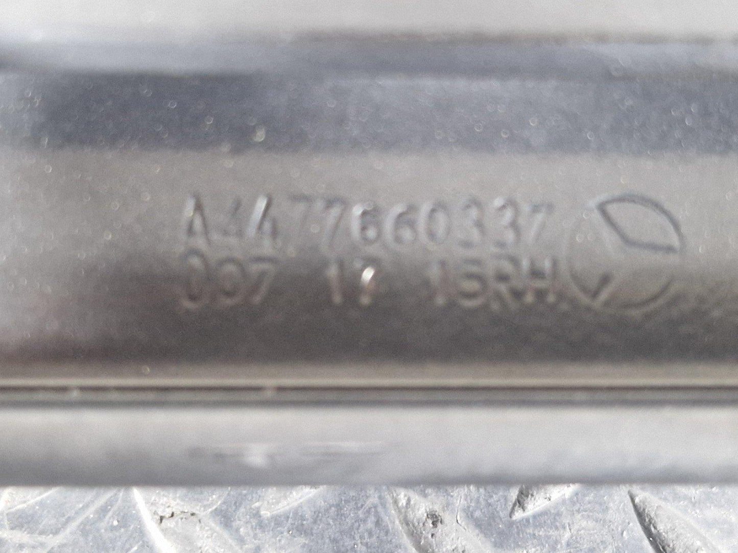 14-23 MERCEDES VITO W447 SLIDING DOOR RIGHT RUNNER GUIDE MOUNT A4477660337