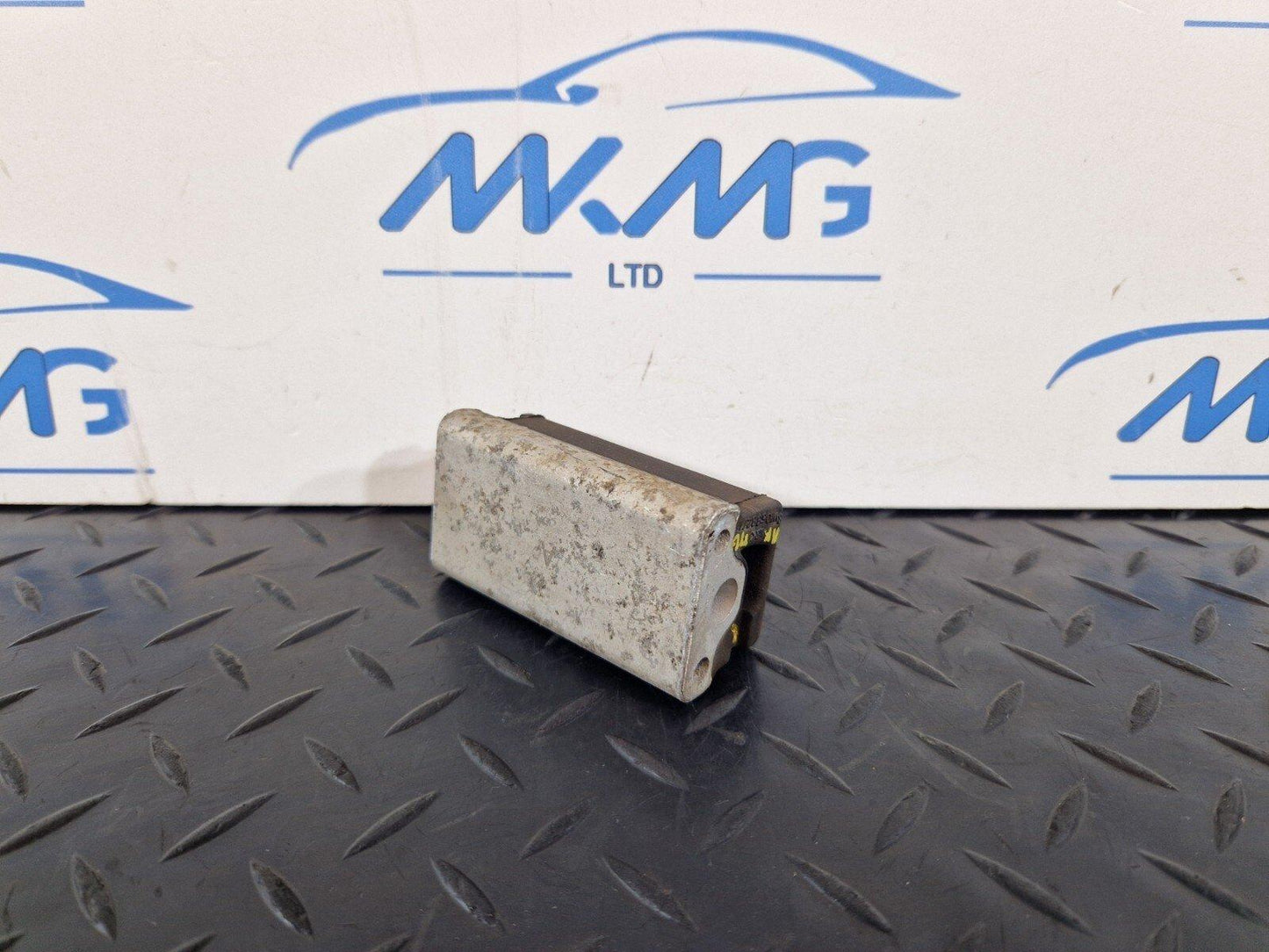 16-19 AUDI A4 B9 S-LINE OEM REAR SUSPENSION SUBFRAME RUBBER ABSORBER 8W0599271