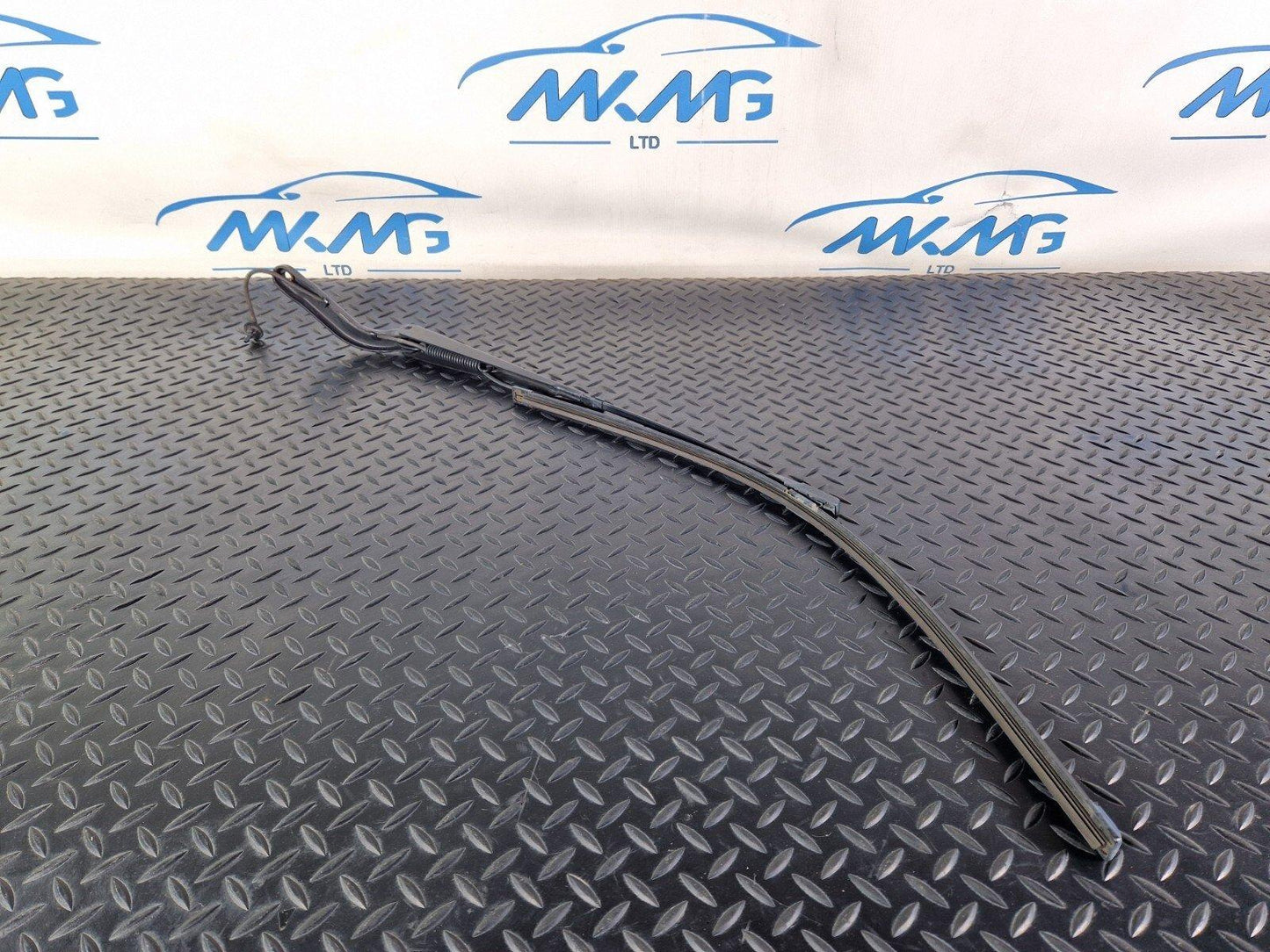 18-ON MERCEDES BENZ SPRINTER W907 W910 WIPER ARM RIGHT O/S A9108203400