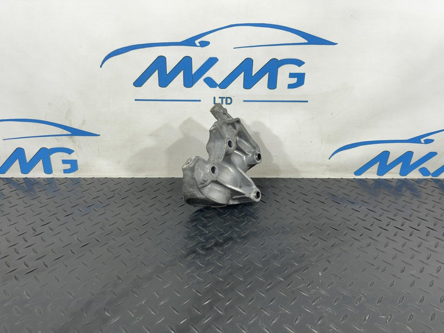 18-ON MERCEDES BENZ A CLASS W177 ENGINE BEARING BRACKET SUPPORT A6542200031