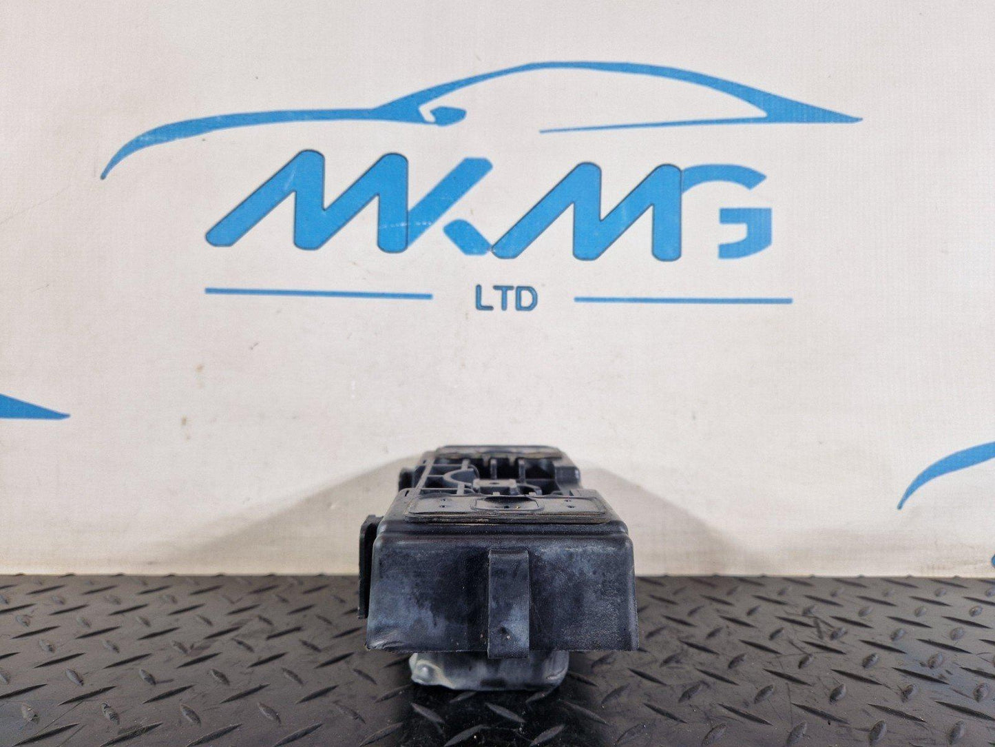 16-19 MERCEDES BENZ GLE W166 JACK SUPPORT MOUNT REAR FITS L/R A1666900334