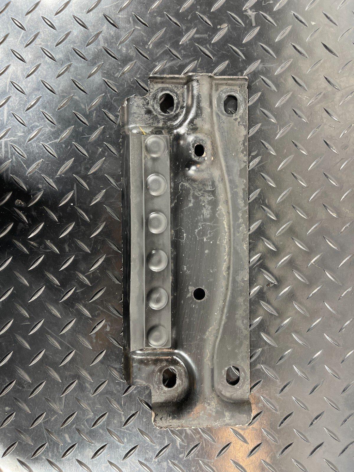 16-19 AUDI A4 B9 MUFFLER MOUNT BRACKET PLATE 8W0803183A