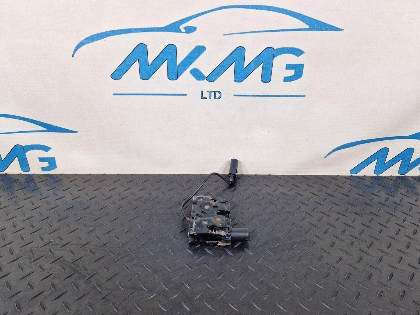15-18 AUDI A7 4G GENUINE BONNET CATCH LATCH MECHANISM 4G0823509C