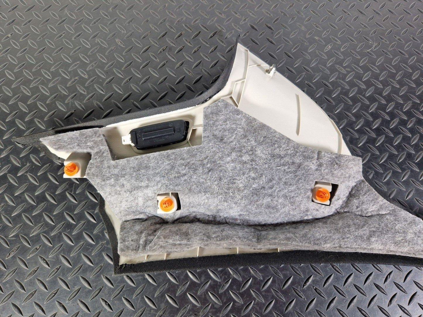 14-21 MERCEDES BENZ C300h W205 D PILLAR TRIM PASSENGER SIDE A2056908203