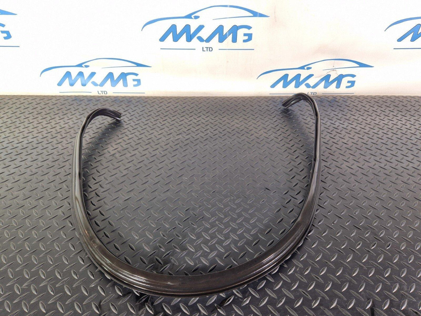18-ON MERCEDES BENZ SPRINTER W907 W910 BONNET RUBBER SEAL A9108870000