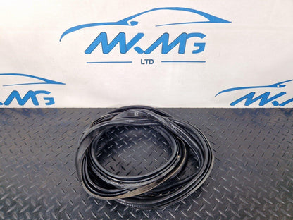 16-19 AUDI A4 B9 SALOON GENUINE TAILGATE BOOT LID RUBBER SEAL 8W5827705C