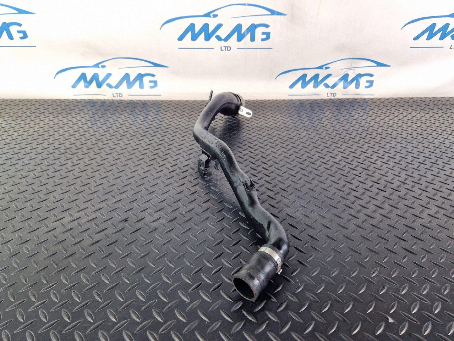 20-24 BMW 1 SERIES F40 GENUINE FUEL TANK FILLER PIPE 7458657