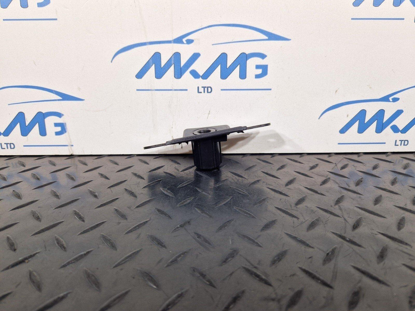 14-23 MERCEDES BENZ VITO W447 OEM RIGHT LOWER SLIDING DOOR STOP A6397660862