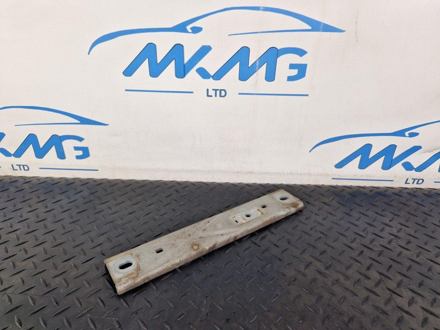 19-ON MERCEDES BENZ B CLASS W247 GENUINE EXHAUST HOLDER BRACKET A2474921400
