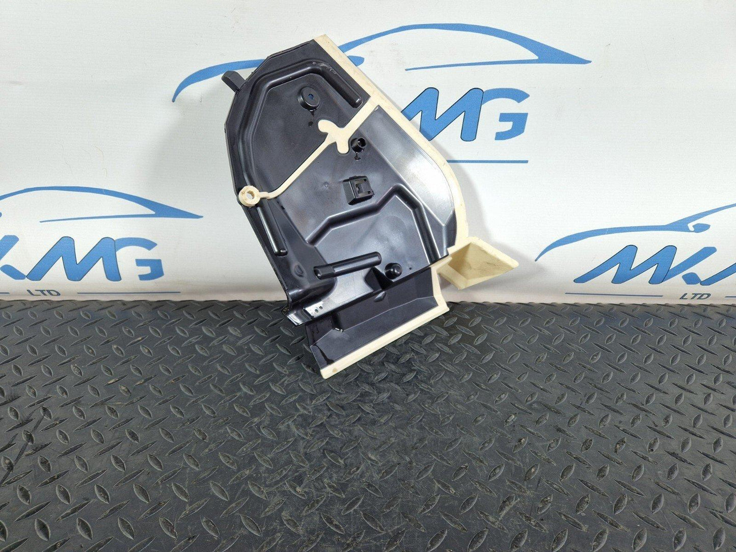 14-20 MERCEDES BENZ GLA X156 REAR RIGHT SIDE O/S DOOR WATER DRAIN A1567320800